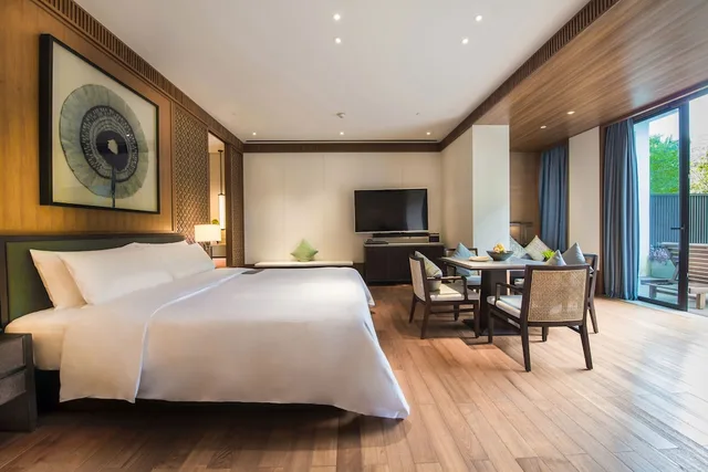 Garden, Guest Room, Premium, King Bed, Side Pool View, Private Pool, Balcony، Le Meridien Shimei Bay Beach Resort & Spa 1/3