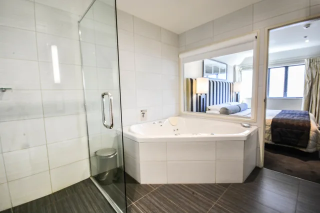 شقة كبيرة بسرير كينج بشرفة مع أريكة، Carnmore Chateau Marlborough 2/2