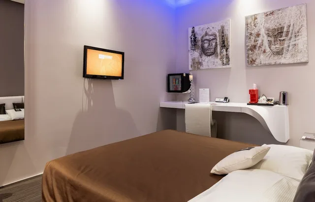 غرفة ديلوكس بسرير مزدوج بإطلالة على المدينة بشرفة، Le Camp Resort 1/6
