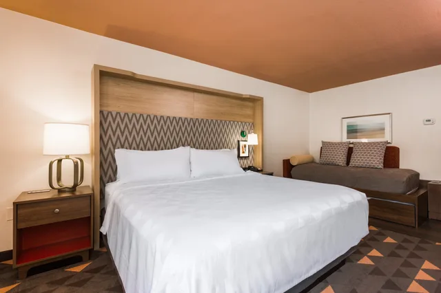 غرفة قياسية بسرير كينج، Holiday Inn Boone - University Area, an IHG Hotel 2/4
