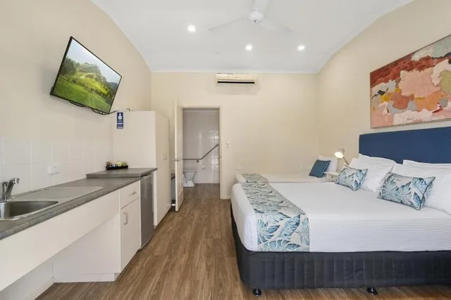 غرفة ثلاثية بسرير كوين وسرير فردي لذوي الإعاقة، Caboolture Central Motor Inn 2/4