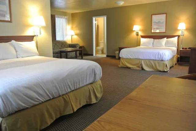 غرفة ديلوكس بسريرين كوين، Vino Inn & Suites (ex Rancho Tee Motel) 1/2