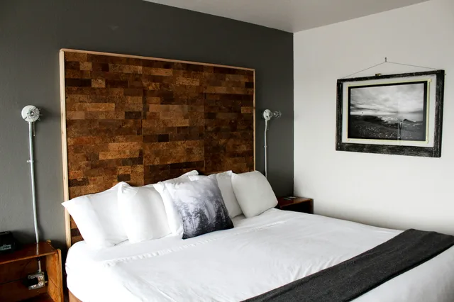 West, King Bed, Adrift Hotel 1/2