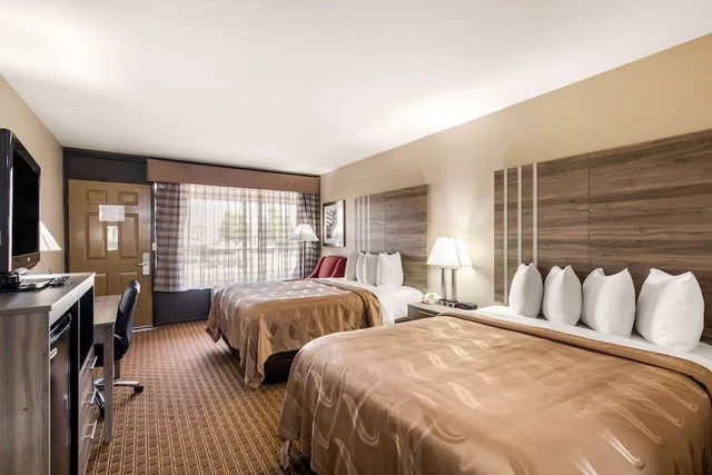 غرفة قياسية بسريرين كوين للمدخنين، Quality Inn Paris 1/10