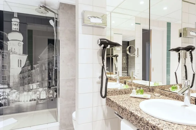 Junior Suite, 3 Beds, with Extra Bed, Courtyard Area، Nh Dortmund 3/3
