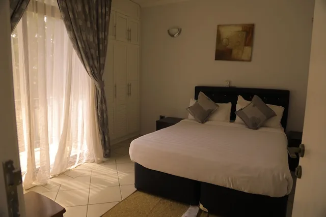 شقة ديلوكس بسرير كينج بإطلالة على الحديقة بغرفة نوم واحدة، Haile Resort Hawassa 2/7