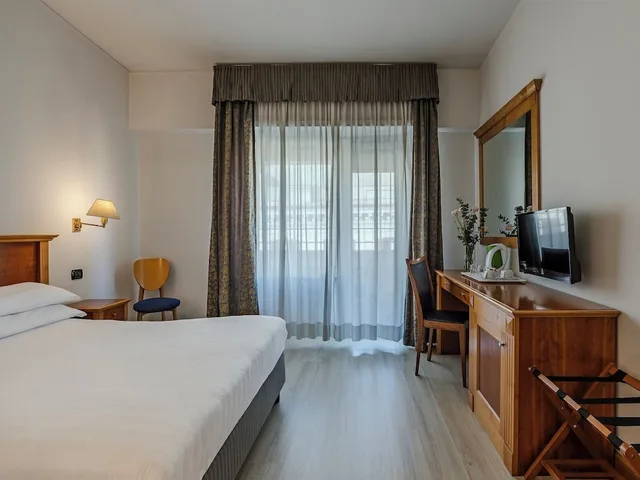 Superior, Double and Twin Beds, Hotel Diplomatic 1/7