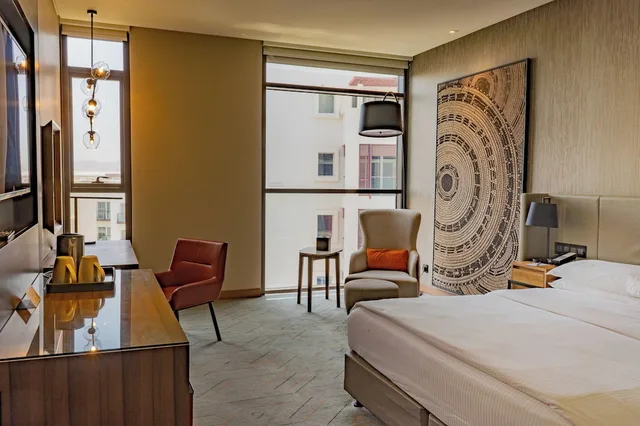 غرفة ديلوكس بسرير كينج بإطلالة، Mysk Al Mouj Hotel 2/3