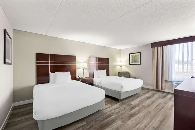 غرفة بسرير مزدوج لذوي الإعاقة، Best Western Luxbury Inn Fort Wayne 2/4