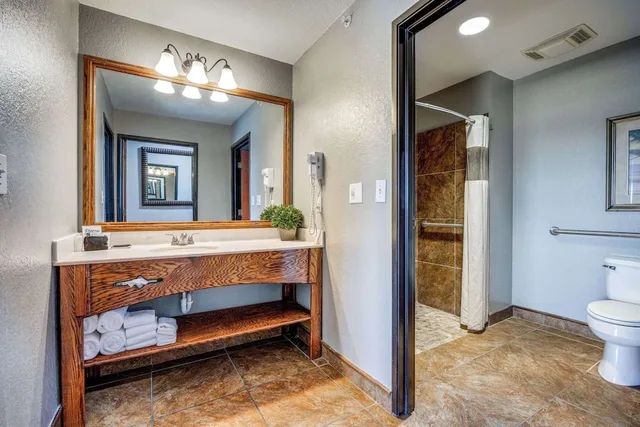 جناح بسرير كينج، Tanglewood Resort on Lake Texoma, Ascend Hotel Collection 4/4