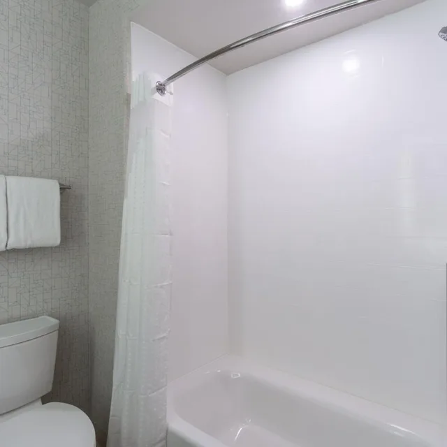 غرفة بسرير كوين لذوي الإعاقة، Holiday Inn Express Rockford Loves Park 5/9