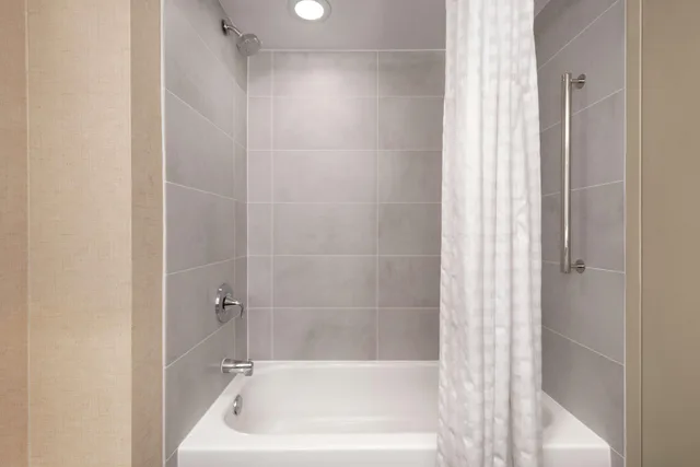جناح ركني بسرير كينج بغرفتين، Embassy Suites by Hilton Cleveland Rockside 3/4