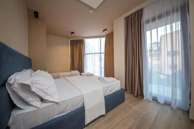 غرفة ثلاثية بثلاثة أسرّة بشرفة بإطلالة جزئية على البحر، Aldis Hotel 1/6