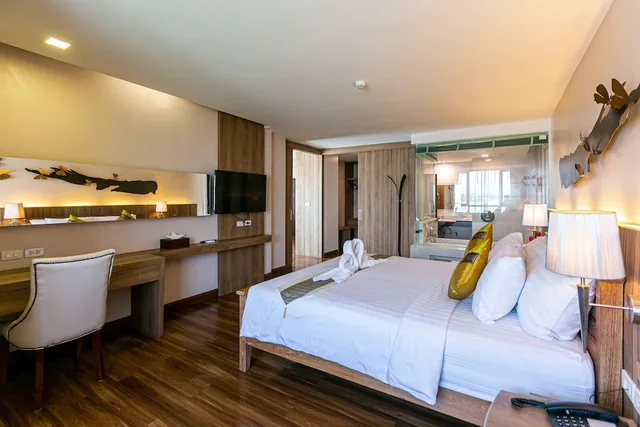 1 Bedroom, Suite, King Bed, Grand Ratchapruek Hotel 1/10