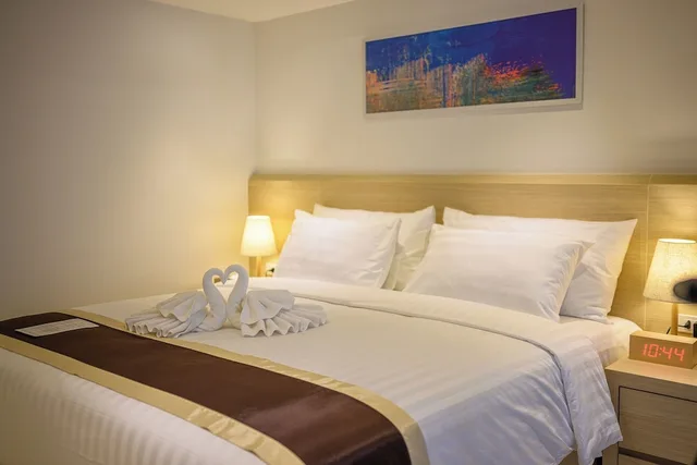 Executive, Suite, King Bed, Pool Access، The Beachfront Hotel Phuket 2/3