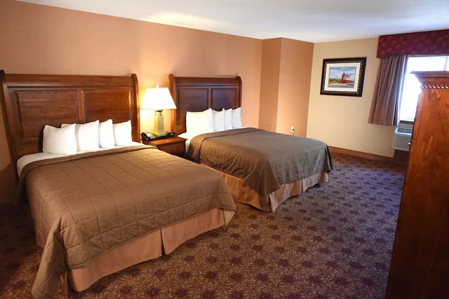 غرفة إليت بسرير كينج وسرير كوين، Hamilton Inn Select Beachfront 3/10