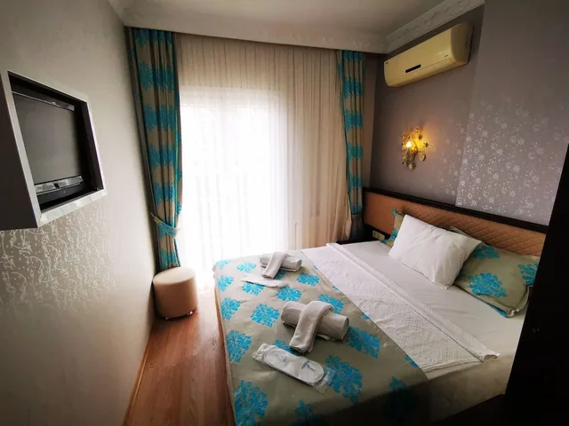 غرفة اقتصادية بسرير مزدوج بشرفة في طابق منخفض، Hotel Broken Column 1/10