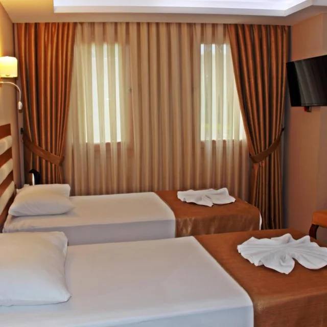 Room, Double or Twin Bed, Lateral Side Sea View، Feza Otel 6/10