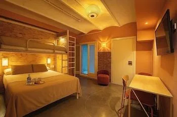 Design, Triple، The Loft Hostel 1/1