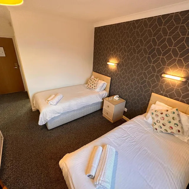 غرفة بسريرين منفصلين، Pine Lodge Hotel & Restaurant Mansfield 1/10