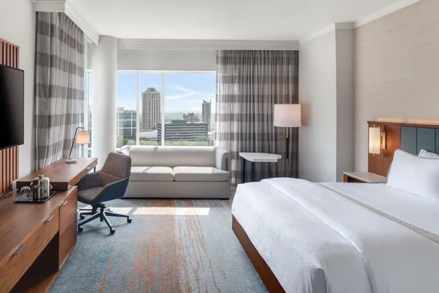 غرفة ركنية بسرير كينج مع أريكة، The Westin Buckhead 6/10
