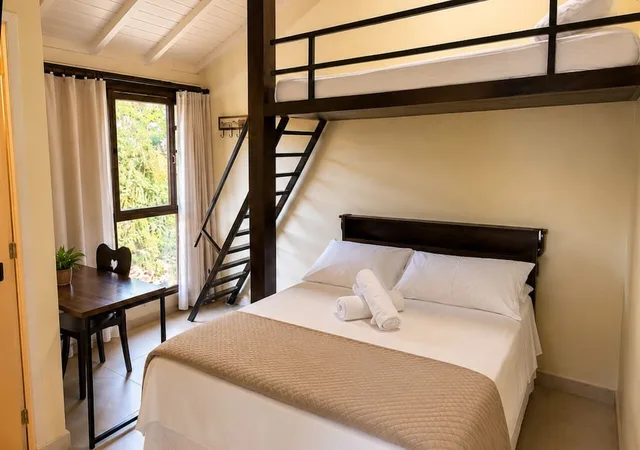 غرفة عائلية ثلاثية بسرير مزدوج وسرير بطابقين، Casa Encantada Hotel & Suites 2/6