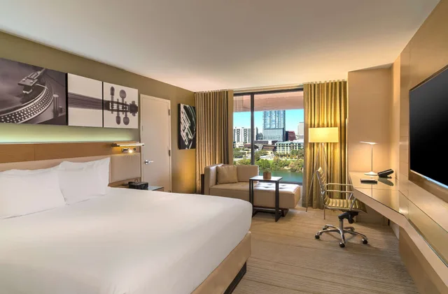 Room, King Bed, Lake Front, Patio، Hyatt Regency Austin 3/9