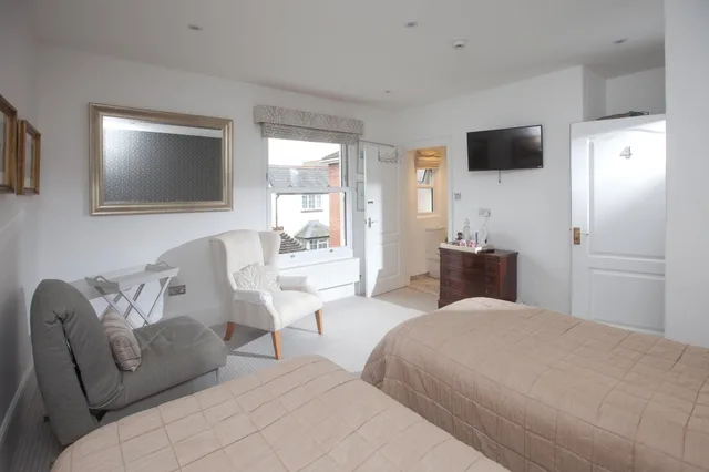 Room, Twin Beds, The Old House Guesthouse 2/4