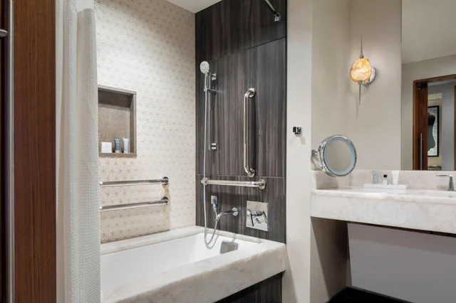 غرفة بسرير مزدوج بإطلالة، JW MARRIOTT AUSTIN 4/5