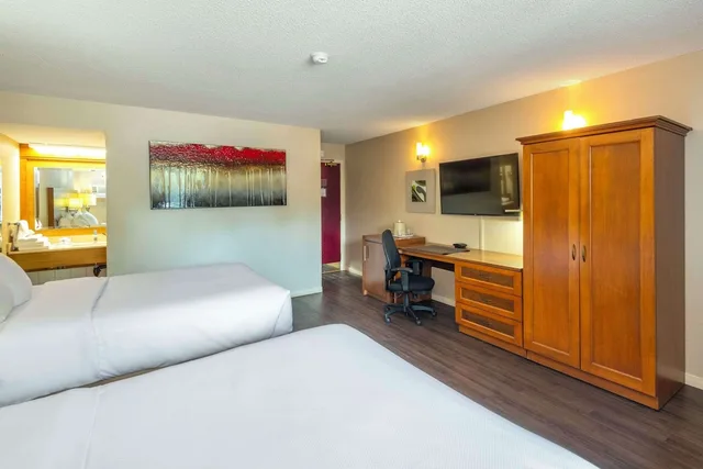 Standard, 2 Queen Beds, Comfort Inn Mont Laurier, QC 4/4