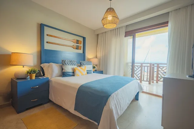 جناح فاخر بسرير كوين بإطلالة على البحر بغرفة نوم واحدة بمطبخ صغير، The Bannister Hotel and Yacht Club 2/3