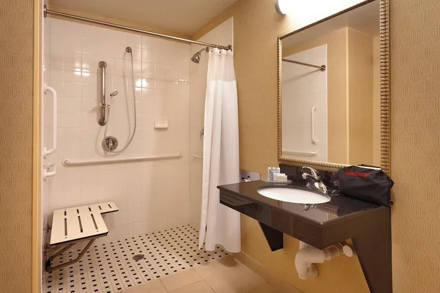 غرفة بسرير كينج لذوي الإعاقة، Fairfield Inn Suites Boise Nampa 2/4