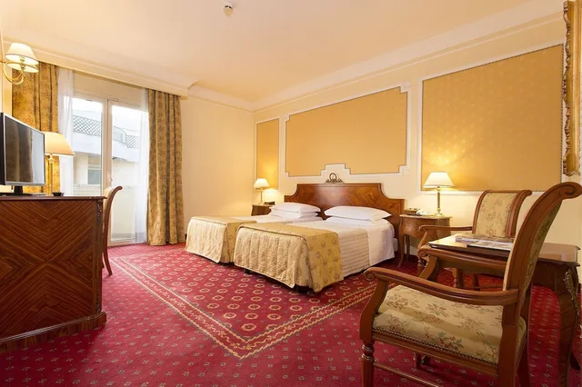 Family, 4 Beds, Grand Hotel Vanvitelli 3/4