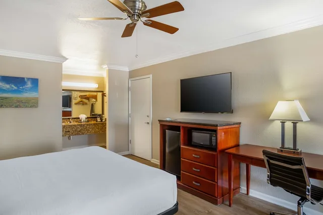 غرفة قياسية بسرير كينج، Best Western Heritage Inn Bakersfield 5/9