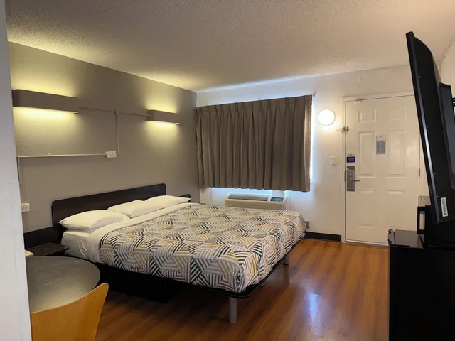 Standard, King Bed, Smoking, Accessible, Motel6 Joliet, IL - I-80 1/5