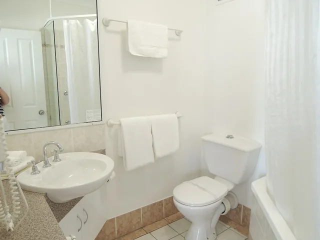 استوديو بسرير كوين، Reef Palms Motel Apartments 1/2