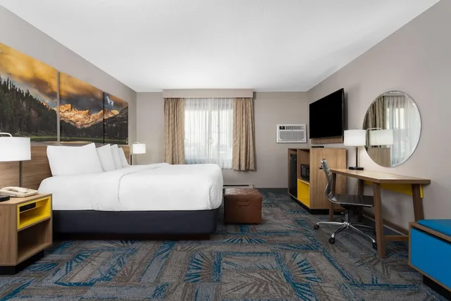 غرفة بسرير كينج لذوي الإعاقة، Days Inn and Suites by Wyndham Downtown Missoula-University 1/10