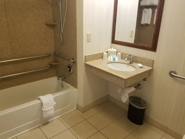 غرفة بسريرين كوين لذوي الإعاقة، Hilton Garden Inn Oxnard Camarillo 3/3