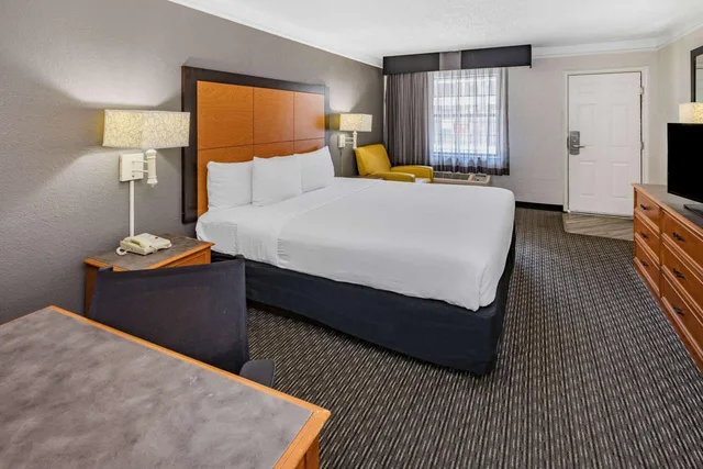 غرفة ديلوكس بسرير كينج، La Quinta Inn Laredo I-35 10/10