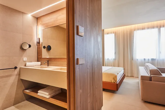 غرفة ديلوكس بسرير مزدوج أو سريرين منفصلين، Hotel Silken Platja d'Aro 4/4