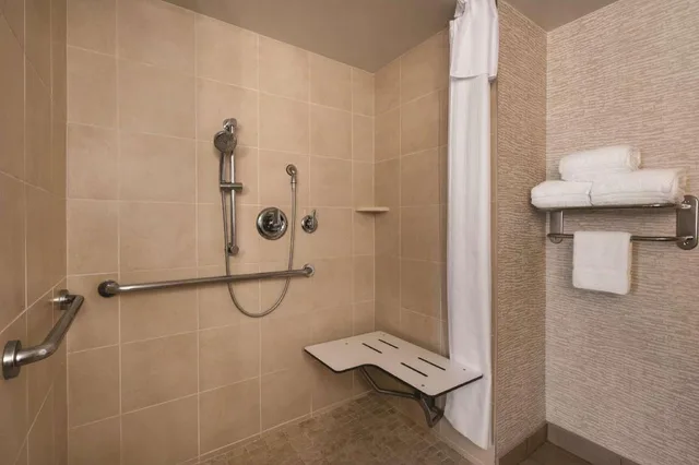 جناح بسرير كينج بإطلالة على المسبح مع أريكة لذوي الإعاقة، Homewood Suites by Hilton Tucson/St. Philip s Plaza Univ 3/3