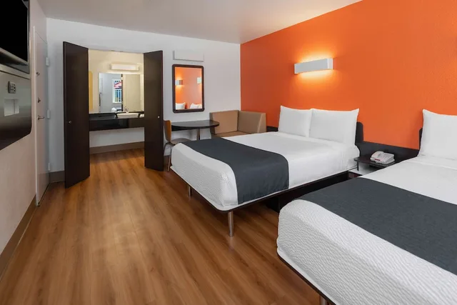 غرفة قياسية بسريرين مزدوجين لذوي الإعاقة، Motel6 Carpinteria CA Santa Barbara South 3/6