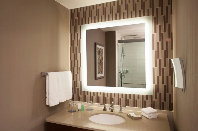 جناح جونيور، The Westin Peachtree Plaza Atlanta 2/3
