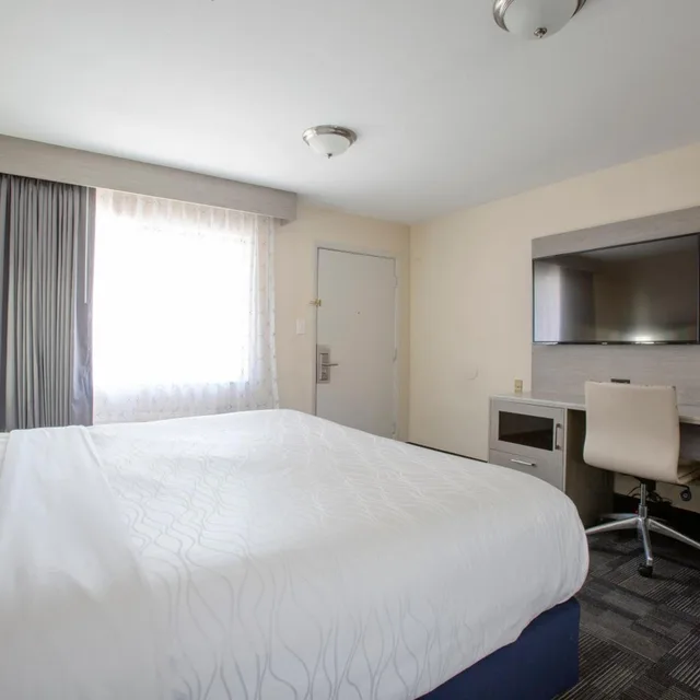 غرفة بسرير كينج وسريرين كينج، Hotel Aspen Flagstaff Grand Canyon Formerly Aspen Innsuites Flagstaff 2/9