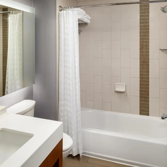 غرفة بسريرين كوين مع أريكة، Hyatt Place Chicago Midway Airport 7/7