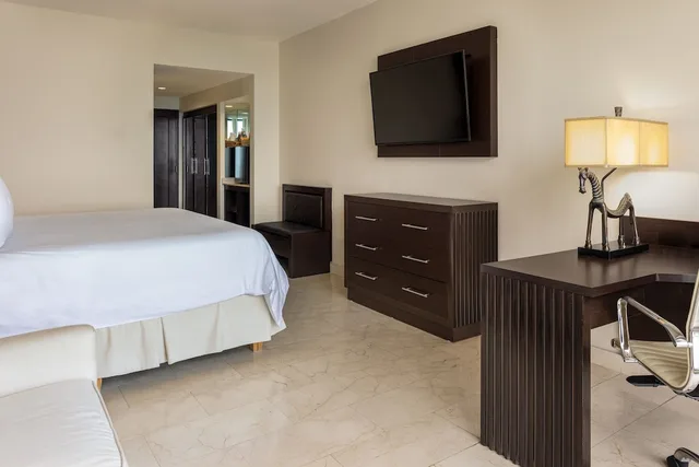 غرفة كلاسيكية بسرير كينج في طابق مرتفع، Intercontinental Miramar Panama 4/5