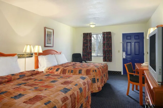 غرفة قياسية بسرير كينج للمدخنين، Days Inn By Wyndham Ku Lawrence 4/10