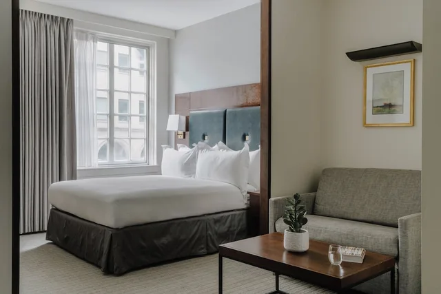 جناح بسرير كوين بمطبخ صغير، Club Quarters Hotel Downton Houston 2/6
