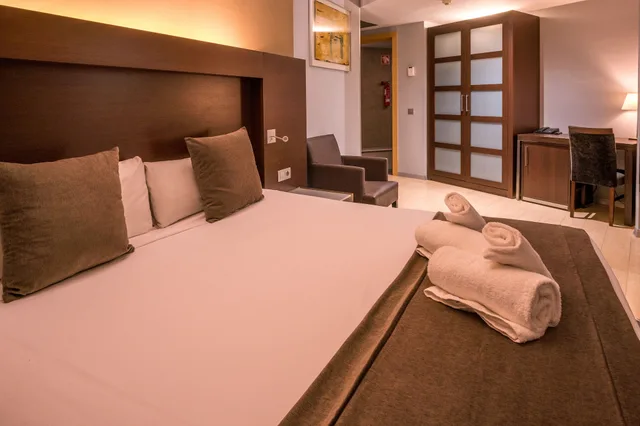 Standard, Twin Beds, Madanis Hotel 3/10