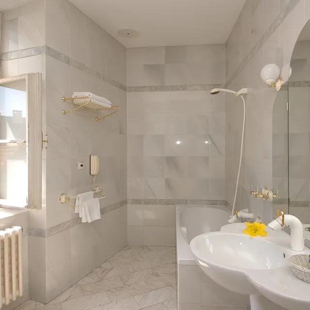 Deluxe, Double Bed, Castle View, Sofa، Hotel Dvorak 10/10